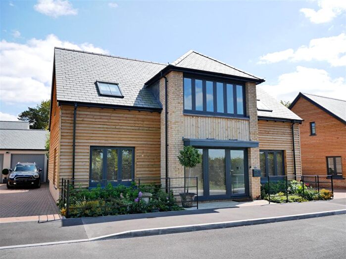 4 Bedroom Detached House For Sale In Summers Drive, Calne, SN11