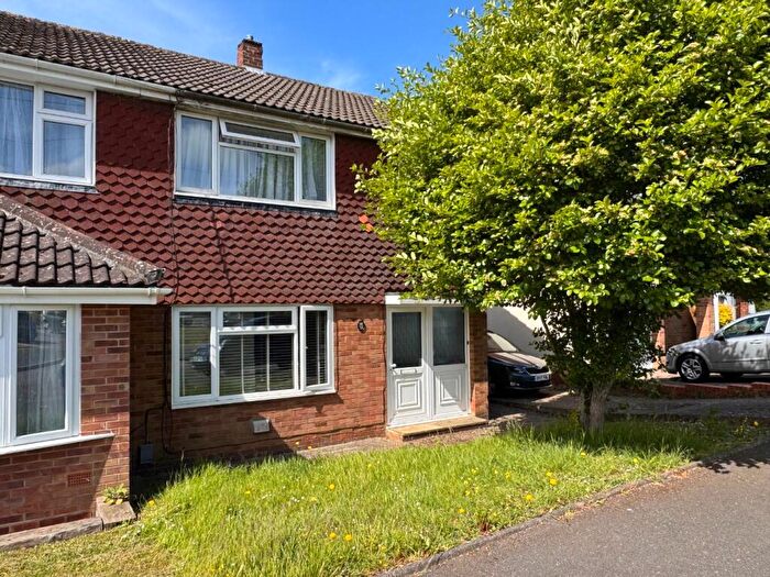 3 Bedroom Semi-Detached House To Rent In Lancing Road, Luton, LU2