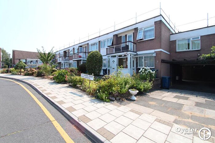 2 Bedroom Flat To Rent In Garden Court, Stanmore, HA7