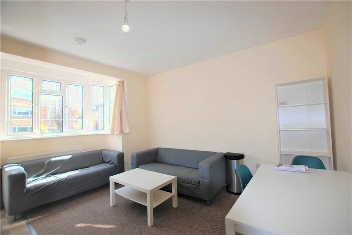 3 Bedroom Flat To Rent In Balham Park Road, Balham, SW12