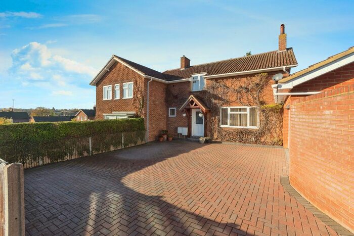 3 Bedroom Semi-Detached House For Sale In Mill Close, Hitchin, SG4