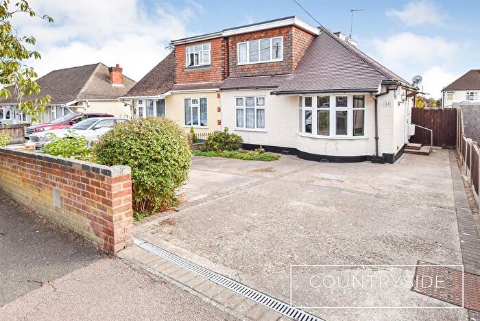 3 Bedroom Chalet For Sale In Jotmans Lane, Benfleet, SS7