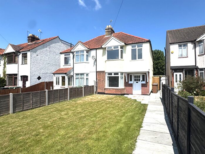 3 Bedroom Semi-Detached House To Rent In Old Tovil RoadMaidstoneKent, ME15