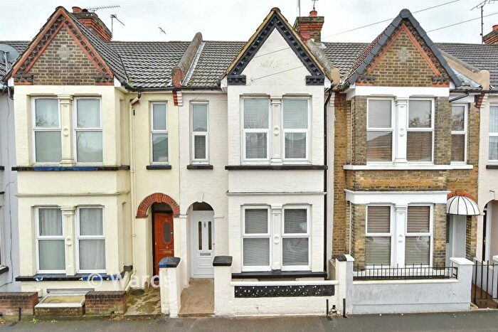3 Bedroom Terraced House For Sale In Windsor Road, Gillingham, Kent, ME7