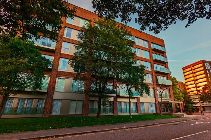 2 Bedroom Flat To Rent In Fairfield Avenue, Staines, TW18