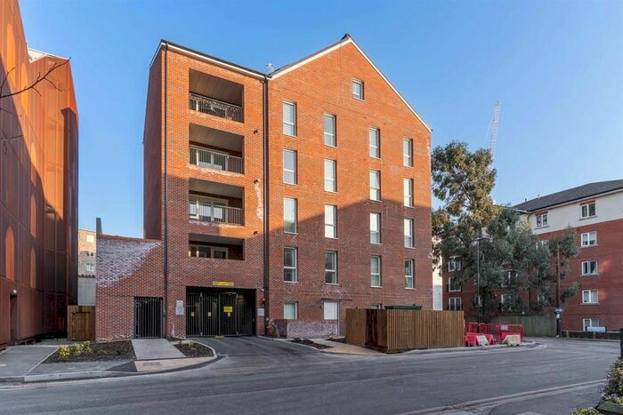 2 Bedroom Flat To Rent In Carriage House, Morton Peto Road, Bishops Stortford, Herts, CM23