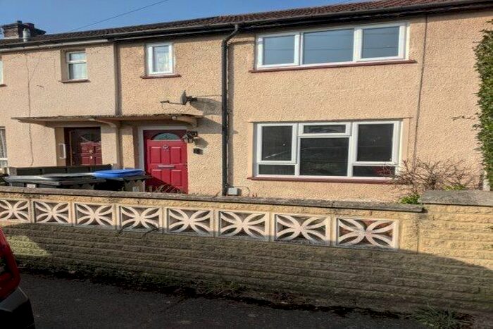 2 Bedroom Property To Rent In Granville Road, Woking, GU22