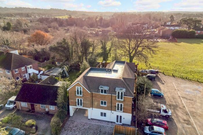 1 Bedroom Flat To Rent In Brittain Road, Hersham, Walton-On-Thames, KT12