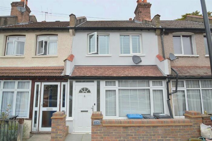 3 Bedroom End Of Terrace House To Rent In Chipstead Valley Road, Coulsdon, CR5