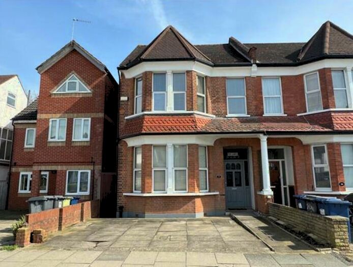 4 Bedroom House To Rent In Edgwarebury Lane Edgware, HA8