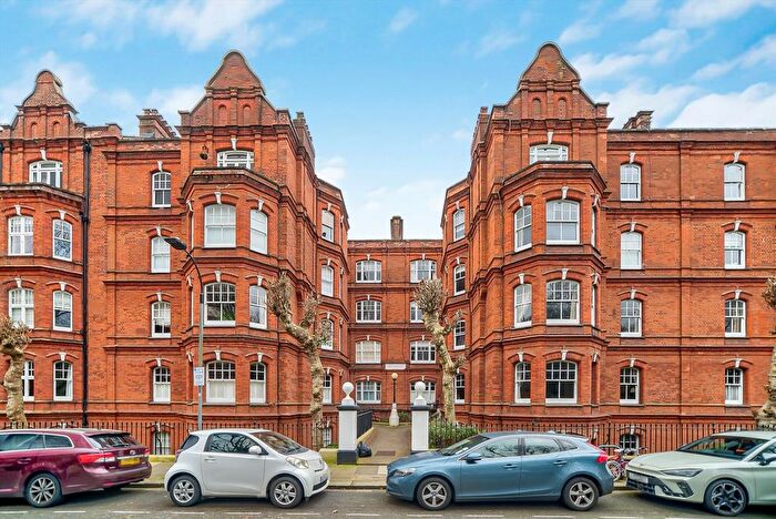 3 Bedroom Flat For Sale In Queen's Club Gardens, Fulham, W14