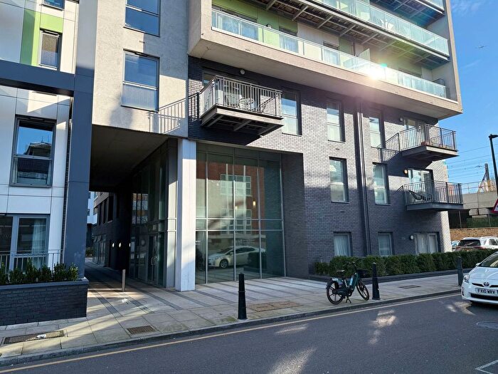 2 Bedroom Flat For Sale In Christian Street, London, E1