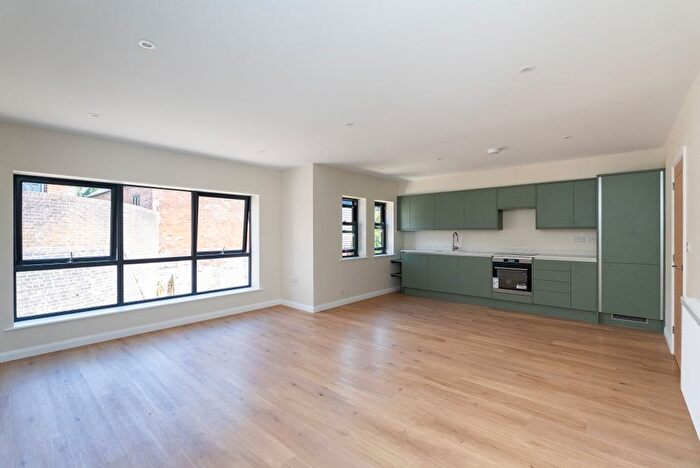 2 Bedroom Flat For Sale In Mount Street, Dorking, RH4