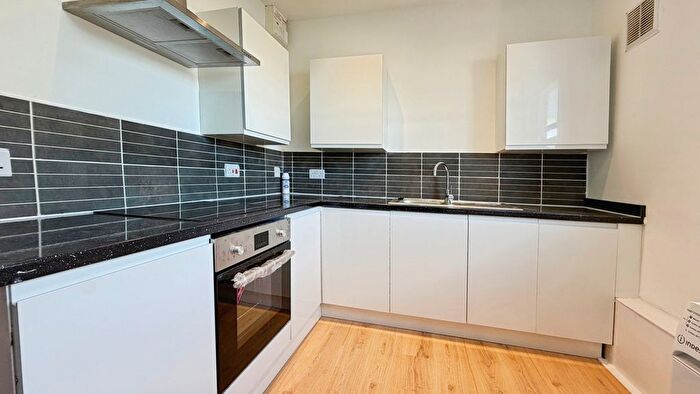 2 Bedroom Flat To Rent In Hambridge Road, Newbury, Berkshire, RG14