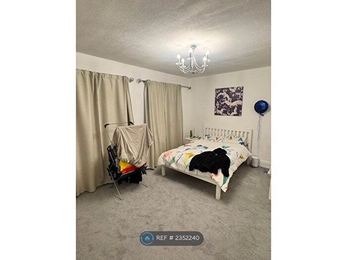 2 Bedroom Flat To Rent In Danescroft, London, NW4