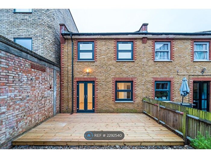 2 Bedroom Detached House To Rent In Knights Hill, London, SE27
