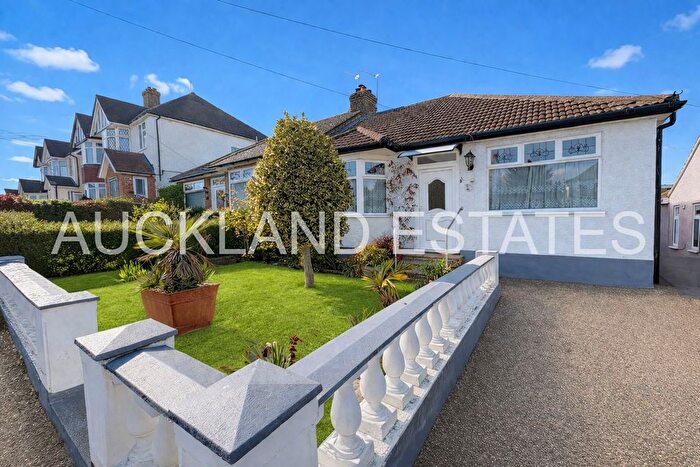 2 Bedroom Semi Detached Bungalow For Sale In Oakmere Avenue, Potters Bar, EN6