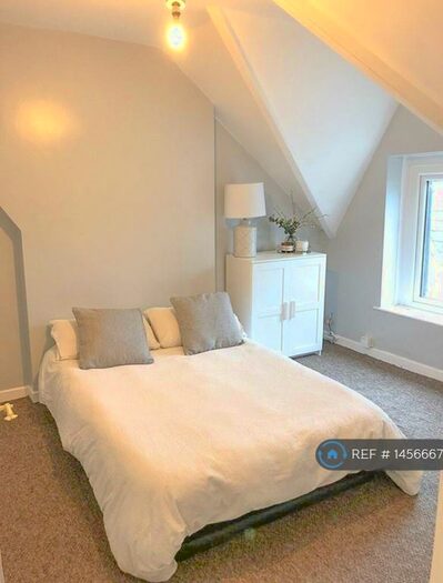 2 Bedroom Flat To Rent In Connaught Road, Cardiff, CF24