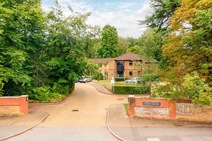 1 Bedroom Retirement Property For Sale In Talbot Lodge, Esher, KT10