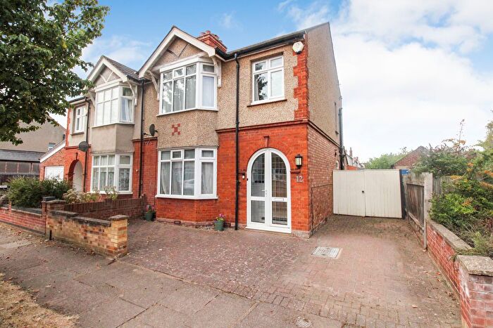 3 Bedroom Semi-Detached House For Sale In Harvey Road, Bedford, MK41