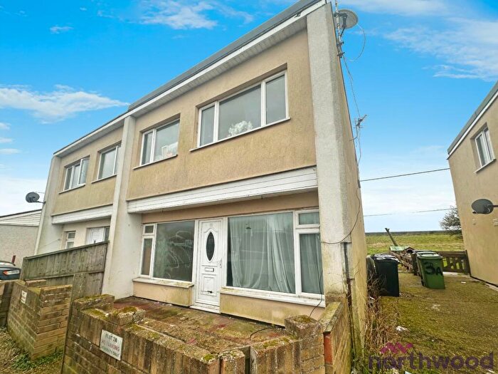 2 Bedroom Flat For Sale In Club Parade, Bel Air Estate, Seawick, CO16