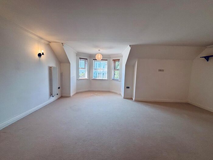 2 Bedroom Apartment To Rent In Alumhurst Road, Bournemouth, BH4