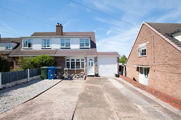 3 Bedroom Semi-Detached House For Sale In Wigford Road, Dosthill, B77