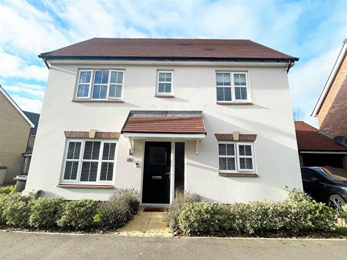3 Bedroom Detached House For Sale In Radcliffe Way, Great Leighs, Chelmsford, CM3