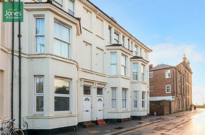 1 Bedroom Flat To Rent In Western Place, Worthing, BN11