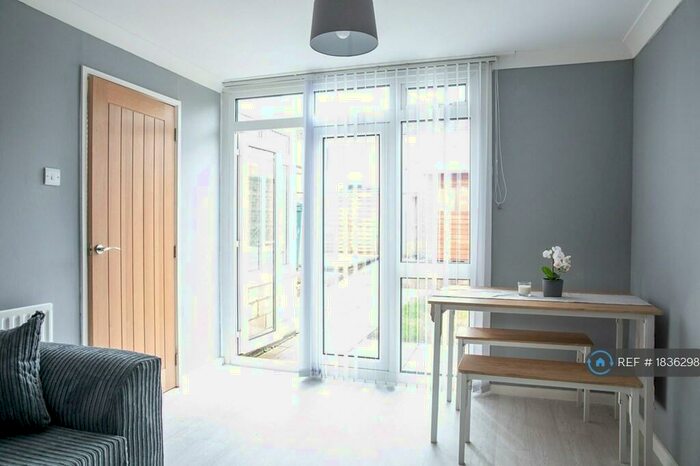 4 Bedroom Semi-Detached House To Rent In Woodhouse Road, Bath, BA2