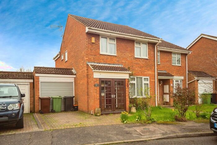 4 Bedroom Semi-Detached House For Sale In Dimmock Close, Paddock Wood, Tonbridge, TN12