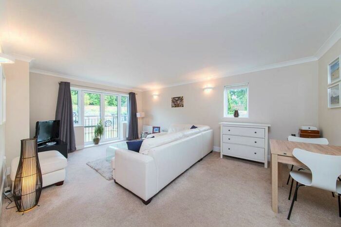 2 Bedroom Apartment To Rent In Nevis Court, Maple Road, KT6