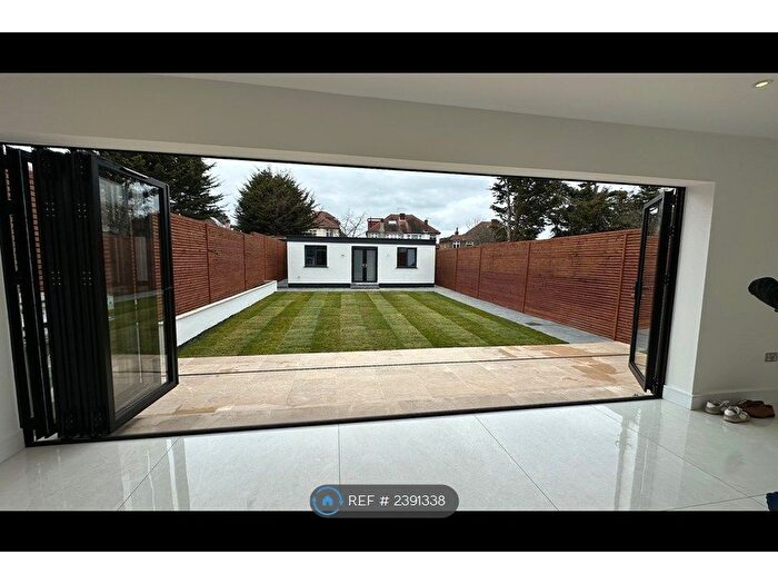 5 Bedroom Semi-Detached House To Rent In Tolworth Rise North, Surbiton, KT5