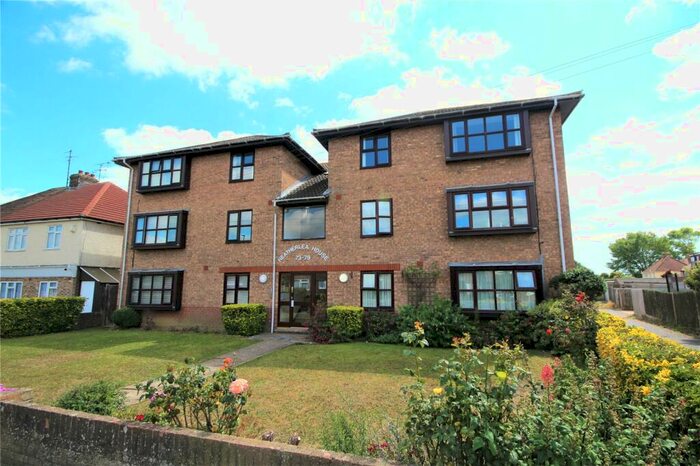 2 Bedroom Flat To Rent In Heatherlea House, - Crabtree Lane, Lancing, West Sussex, BN15