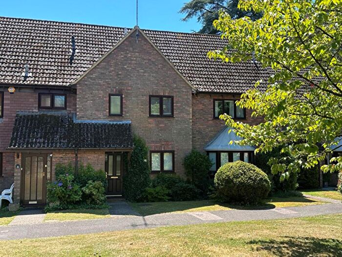 4 Bedroom Town House For Sale In Clare Mead, Rowledge, Farnham, GU10