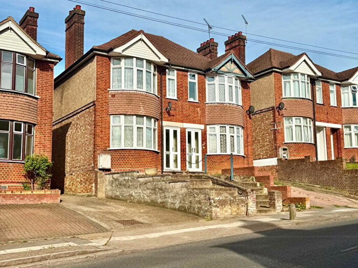 3 Bedroom Semi Detached House For Sale In Grove Lane, Ipswich, IP4