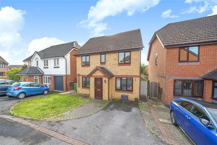 4 Bedroom Detached House For Sale In Kerria Way, West End, Woking, Surrey, GU24