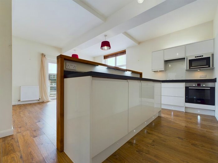 2 Bedroom Flat To Rent In Victoria Road, Burgess Hill, RH15