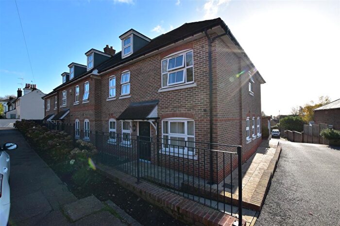 2 Bedroom Flat To Rent In Copse Road, Redhill, RH1