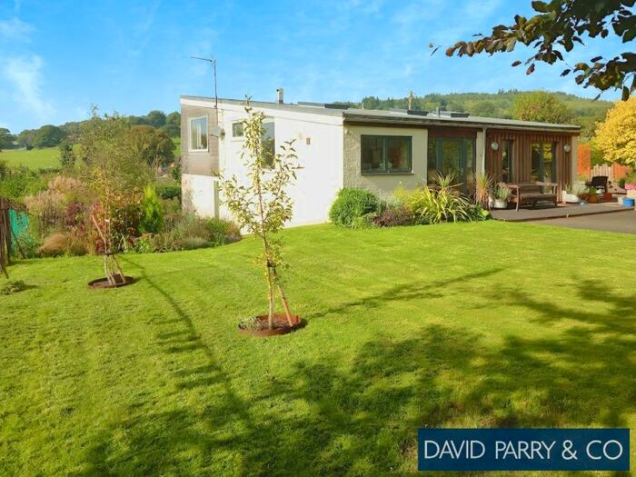 4 Bedroom Detached House For Sale In School Lane, Norton, LD8