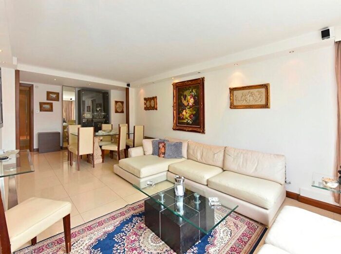 3 Bedroom Flat For Sale In Cambridge Square, London, W2