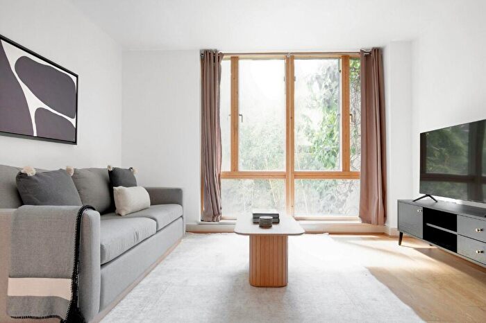 2 Bedroom Apartment To Rent In Drysdale Street, London, N1