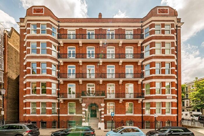 3 Bedroom Flat To Rent In Nevern Square, London, SW5