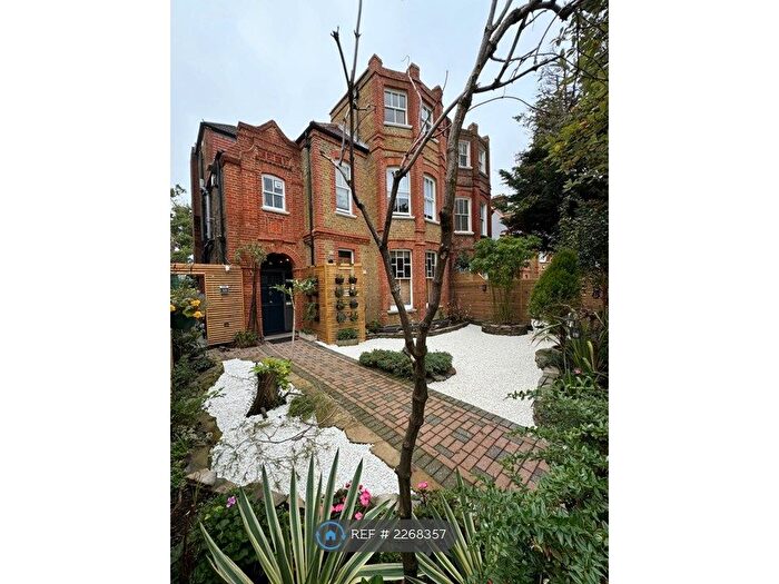 Studio To Rent In Telford Avenue, London, SW2