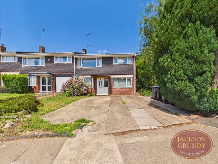 4 Bedroom End Of Terrace House For Sale In Bankside, Links View, NN2