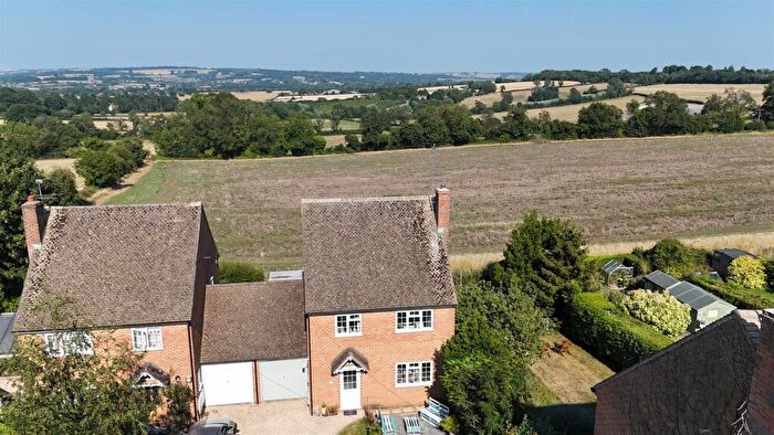 3 Bedroom Link Detached House For Sale In Griffin Close, Stow-on-the-Wold, GL54