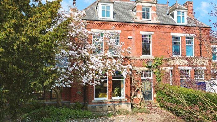 6 Bedroom Semi Detached House For Sale In Newland Park, Hull, HU5