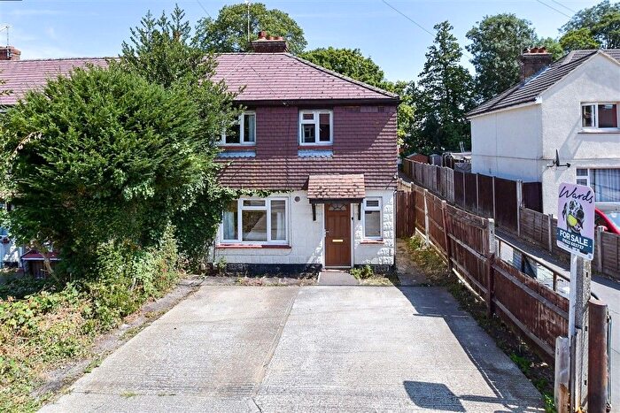 3 Bedroom Semi Detached House For Sale In Oaktree Avenue, Maidstone, Kent, ME15