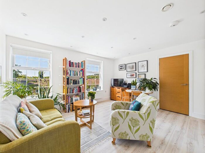 1 Bedroom Apartment For Sale In Station Road, Loudwater, High Wycombe, Buckinghamshire, HP10