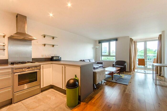 2 Bedroom Flat To Rent In Eden Grove, Islington, London, N7